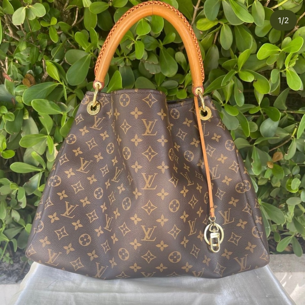 Louis Vuitton Monogram Artsy MM